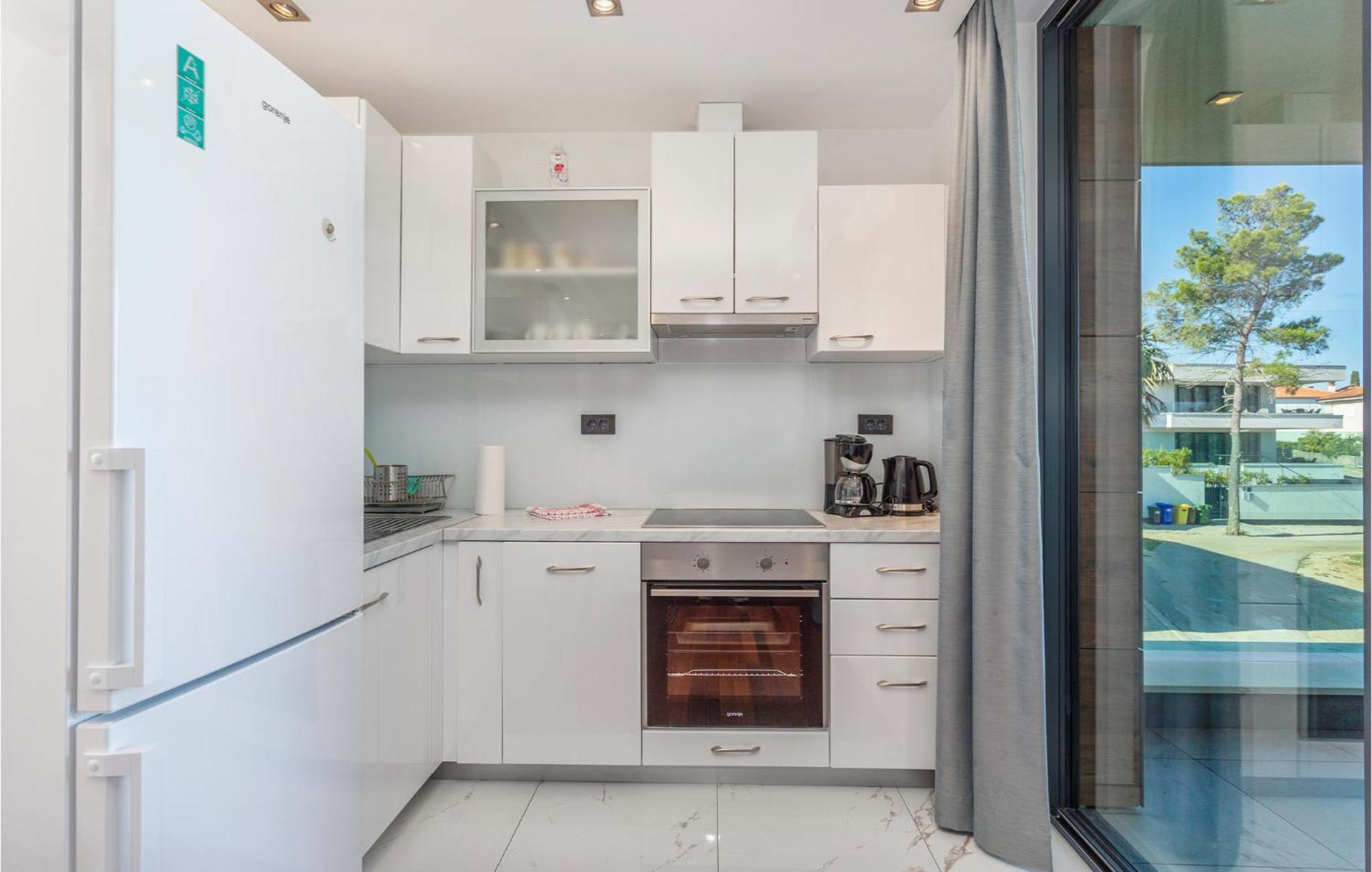 Stunning Apartment In Malinska With Kitchen Eksteriør billede