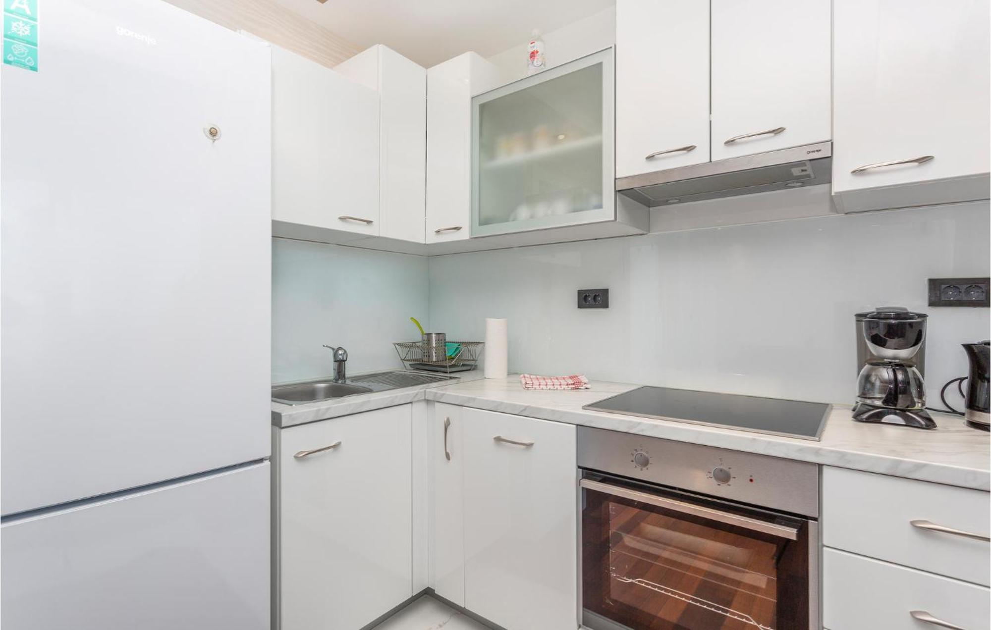 Stunning Apartment In Malinska With Kitchen Eksteriør billede